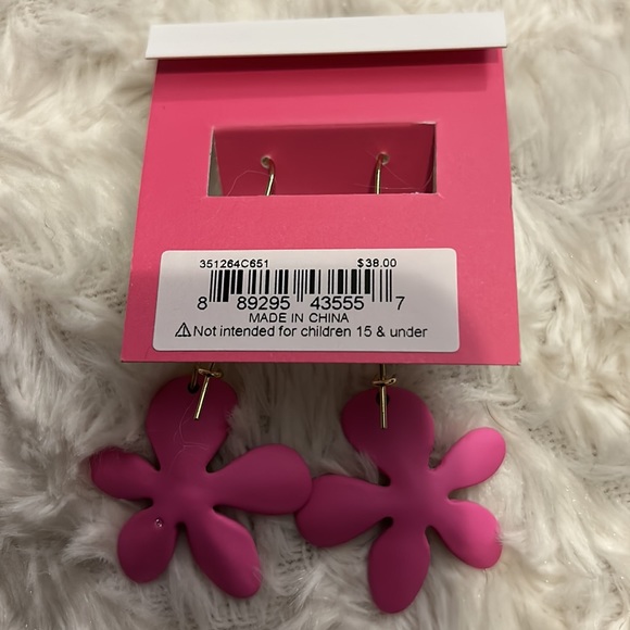 NWT $38 Betsey Johnson Flower Dangle Earrings - Picture 6 of 6